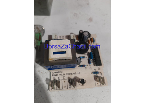 Продавам части