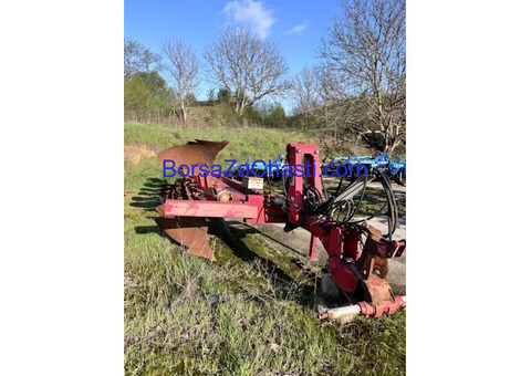 Продавам стари заварявани плугове на добра цена!