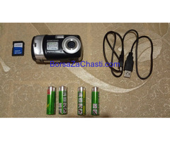 Продавам фотоапарат Самсунг 4 мегапиксела с 256МВ SD карта и USB кабел